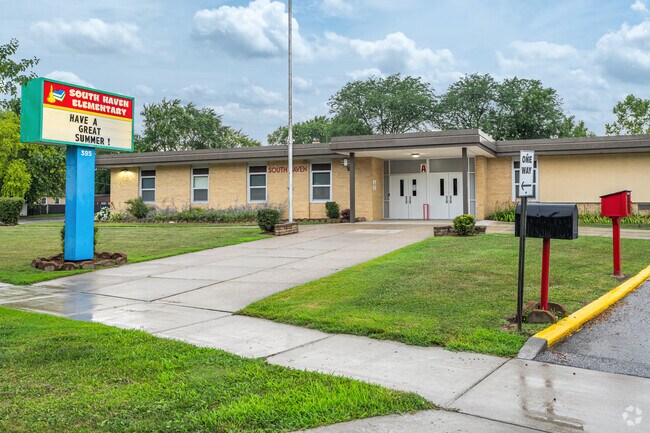 South Haven Elementary School has 288 students with a student-teacher ratio of 14 to 1.