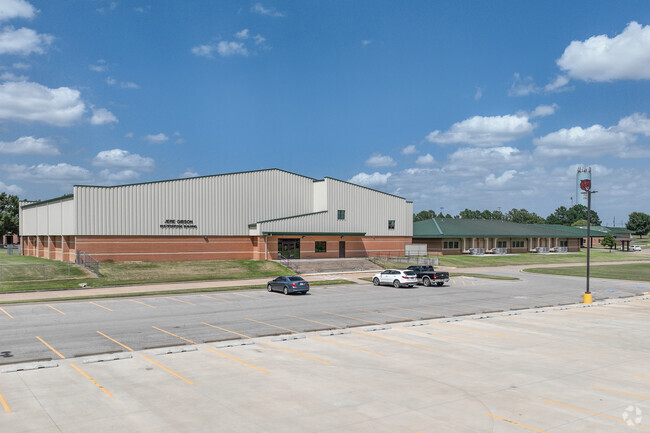 Fort Gibson Intermediate Elementary School students have the top tier Jere Gibson Building.