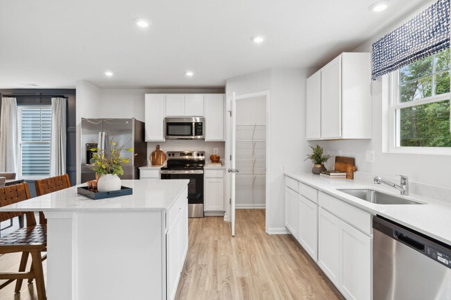 213 Barracks Rd, Columbia, SC 29229 - photo 7