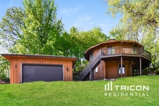 805 Garrison Ct, Burnsville, MN 55337