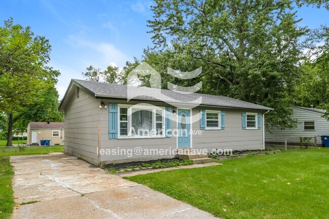 1444 Fairmeadows Ln, Saint Louis, MO 63138 - photo 2