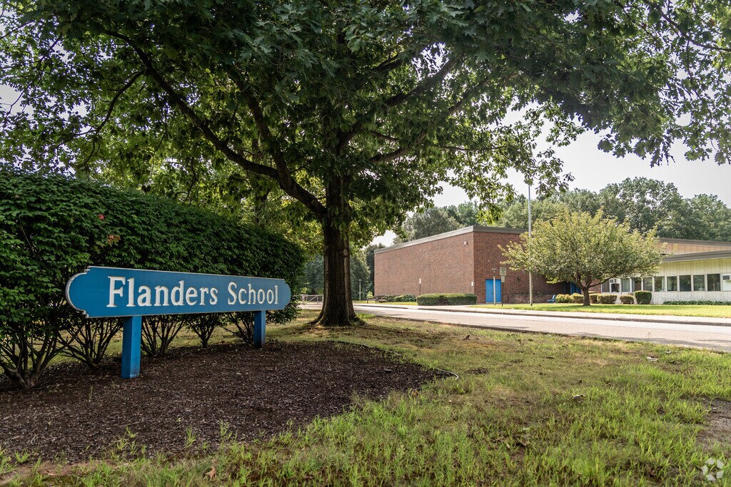 Flanders Elementary School is located in Southington, CT.