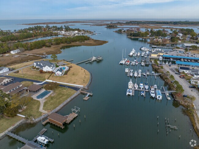 Dock your boat along Bennett Creek with access to the Chesapeake Bay in Poquonon.