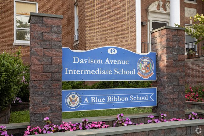 Davison Avenue School serves students in grades 3-5.