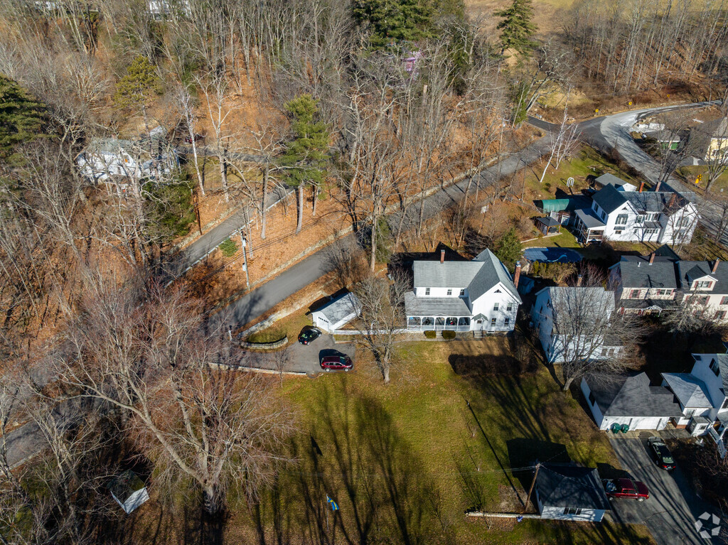 Whiting Hill School in Wilton, NH is a private school serving grades 1-6.