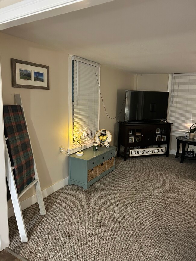 163 N Main St unit 2nd Floor, Southington, CT 06489 - photo 4