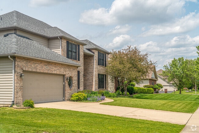 There is a wide array of architectural styles found in Wood Lake.