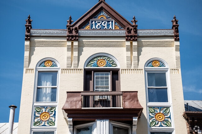 Historic homes in Reading's Outlet Area feature beautiful hand-painted decor.