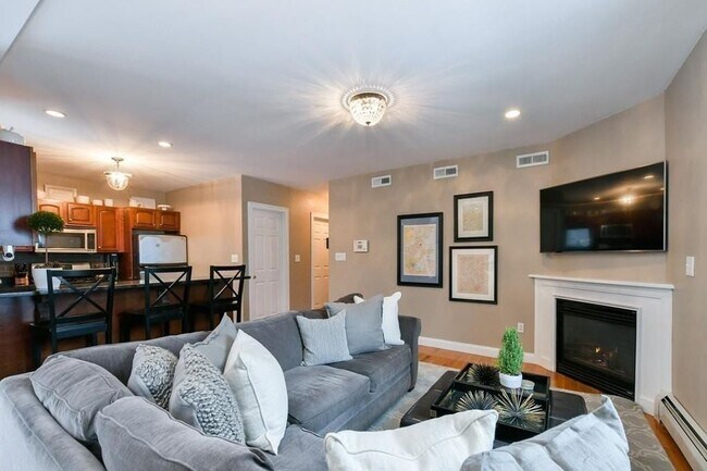 544 E 8th St unit 3, Boston, MA 02127 - photo 5
