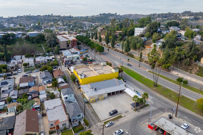 Anahuacalmecac International is dedicated to students' academic excellence.