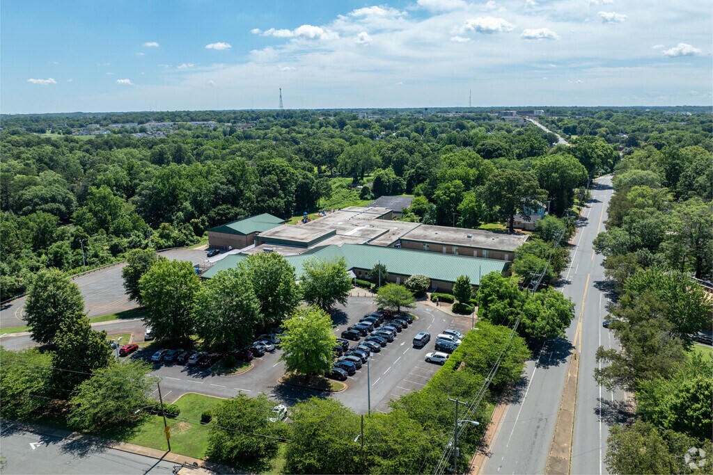 The Oaklawn Language Academy campus in Charlotte, NC.