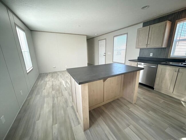 52792 S Zacharias Ct, Chesterfield, MI 48051 - photo 3