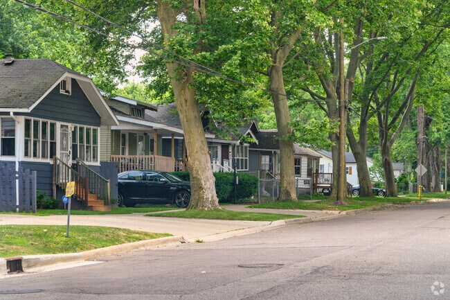 A variety of older, traditional housing types can be found in Northside.