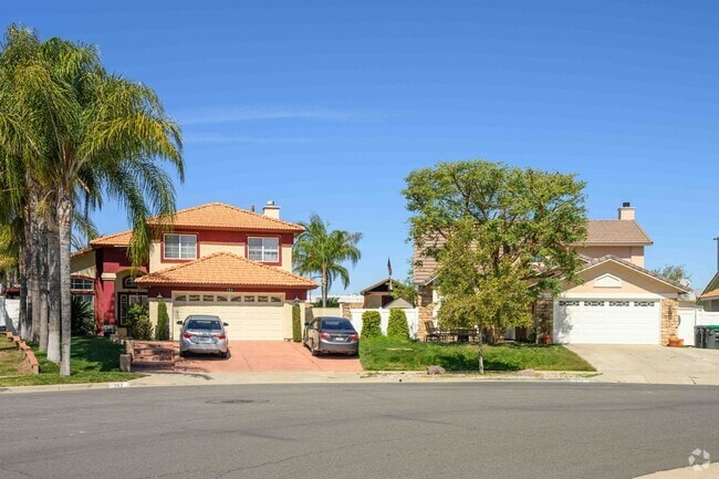 Newer homes in Downtown Perris, including new traditional Mediterranean-style houses built in the 1990s and early 2000s, sell for $485,000 to $540,000.
