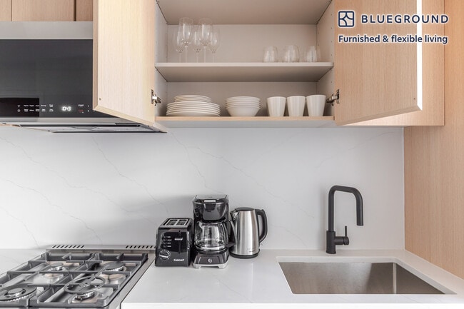 482 Kent Ave unit FL16-ID2132, Williamsburg,south , NY 11249 - photo 6