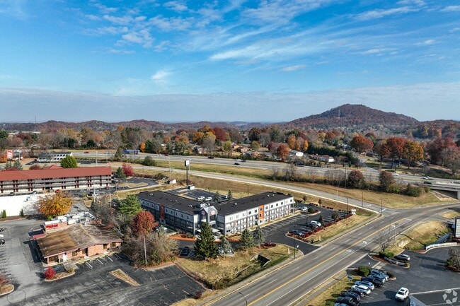 The Hub at Mountcastle, Johnson City, TN 37604 - photo 4