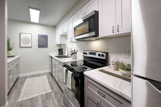 932 S Helena Way, Aurora, CO 80017