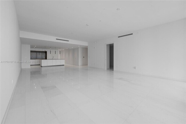 Aston Martin Residences unit 5101, Miami, FL 33131 - photo 7