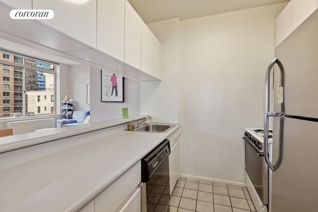 232-236 E 47th St, New York, NY 10017 - photo 3
