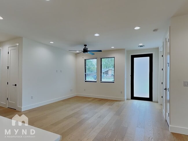 1119 Mahan Dr, Austin, TX 78721 - photo 2