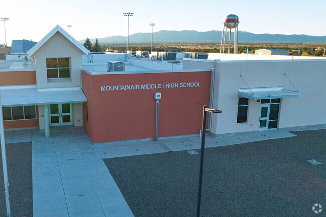 Although small, Mountainair Junior High receives and A- Niche rating in diversity.