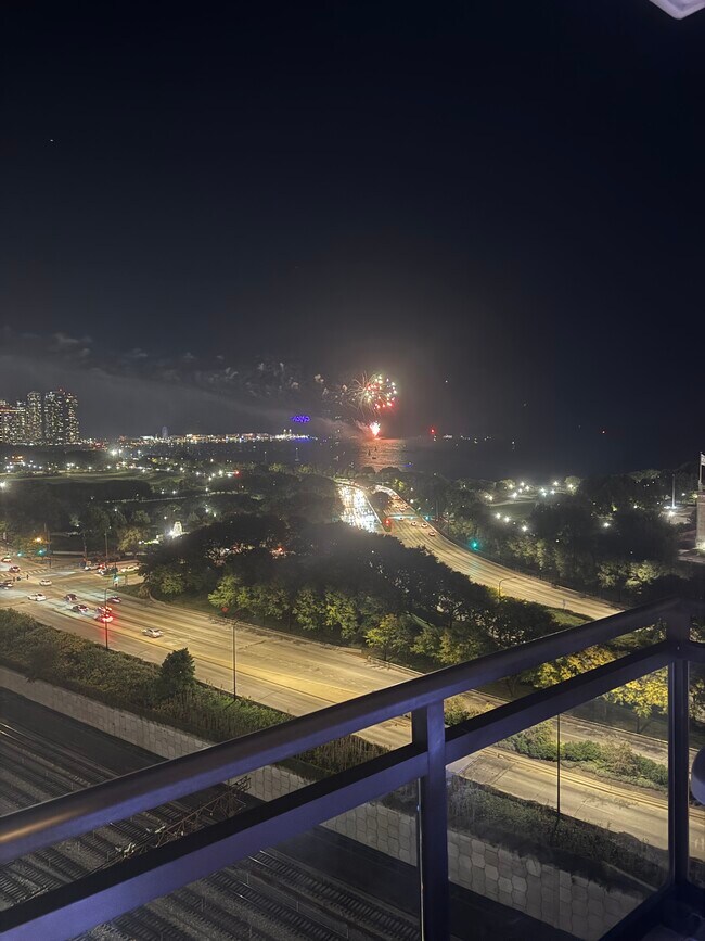 Mueseum Park Tower III unit 1604, Chicago, IL 60605 - photo 6