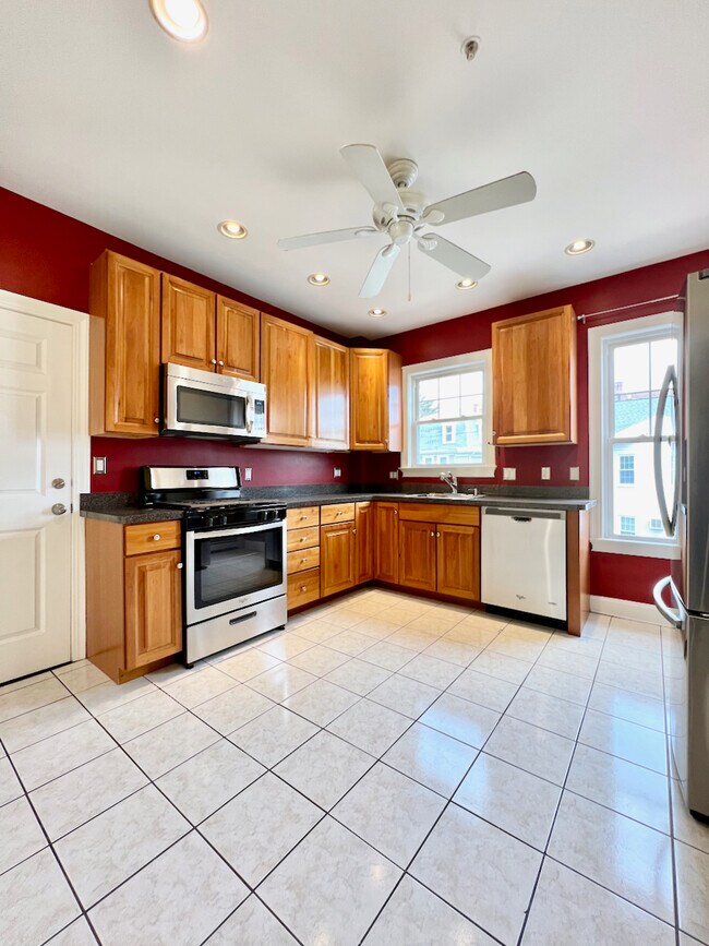 102 Salem St unit 2R, Malden, MA 02148 - photo 2