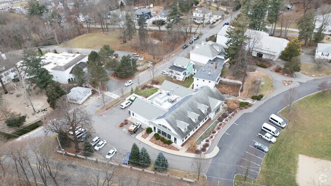 The Applewild School is a co-ed, day and boarding school serving PreK-8 in Outer Fitchburg, MA.