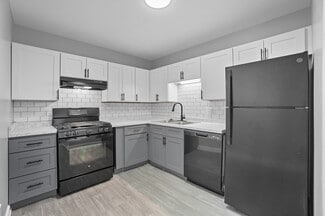 522 Pinegrove Ln, Fort Wayne, IN 46807