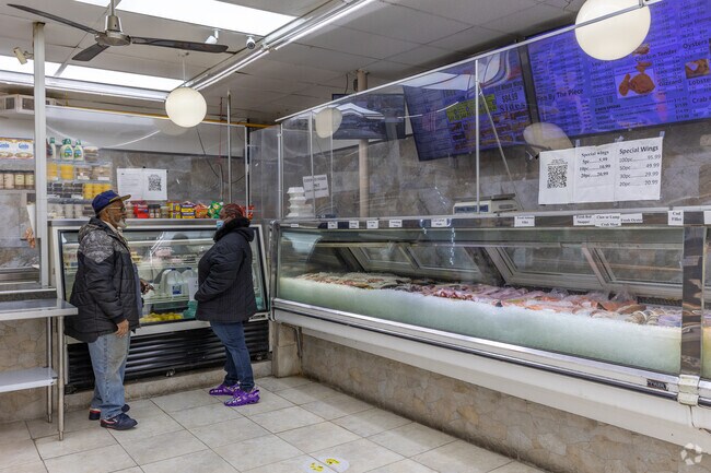 Locals know that Davison Fish & Seafood in Hawthorne Park is a great stop for tonight's dinner.