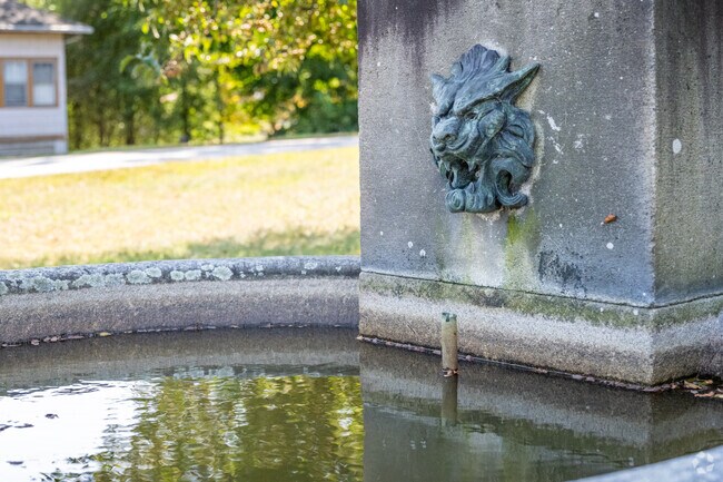 In Griswold, CT, a water fountain pays tribute to American soldiers.
