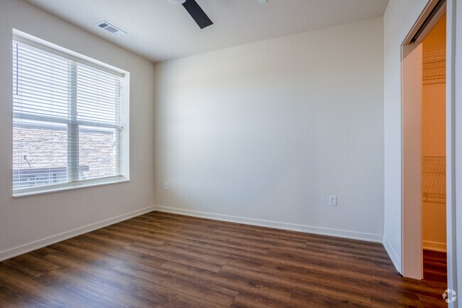 2BR, 2BA - 911SF - Secondary Bedroom