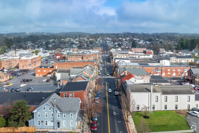 High Street in Elizabethtown is the main thoroughfare and has many shops and restaurants.