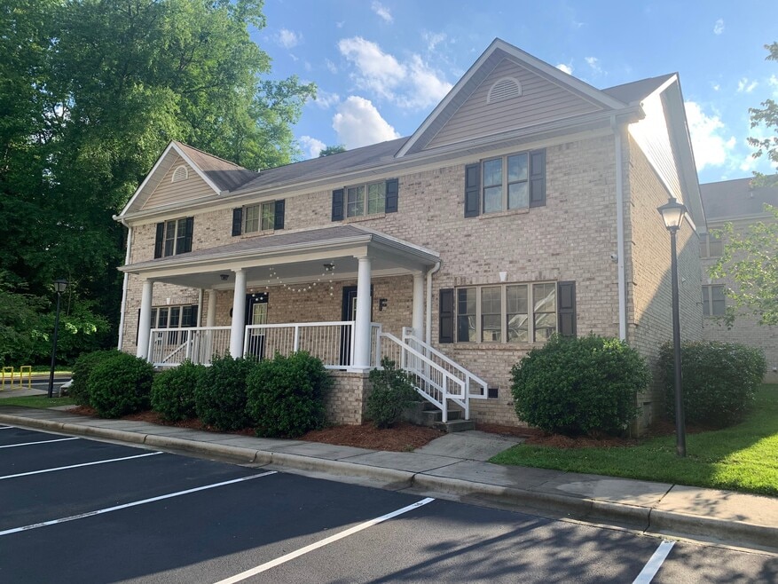 Evellien & Provence: Townhomes + Apartments Student Housing, Elon, NC 27244 - photo 1