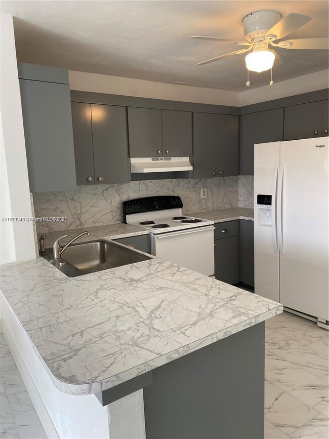 6800 SW 18th Ct, Pompano Beach, FL 33068