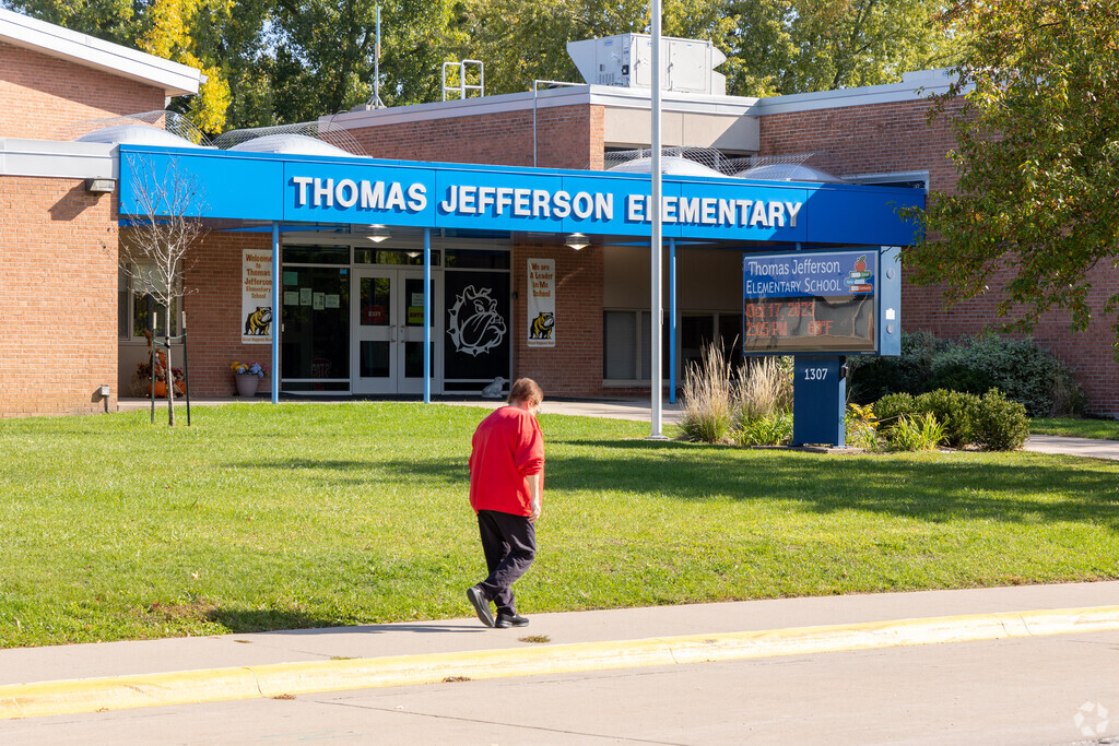 Thomas Jefferson Elementary School nurtures student growth and academic development.