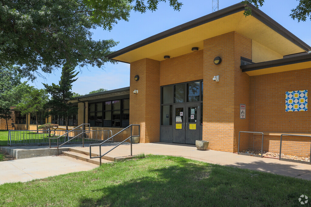 Kids living in Wichita can attend Peterson Elementary School.