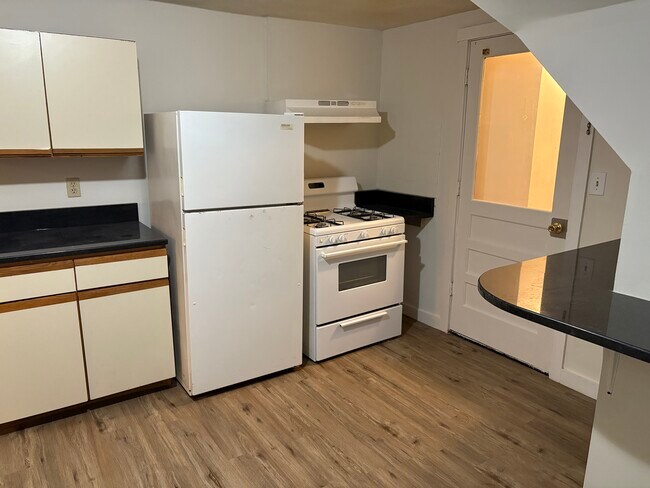 389 Salem St unit 3, Medford, MA 02155 - photo 4