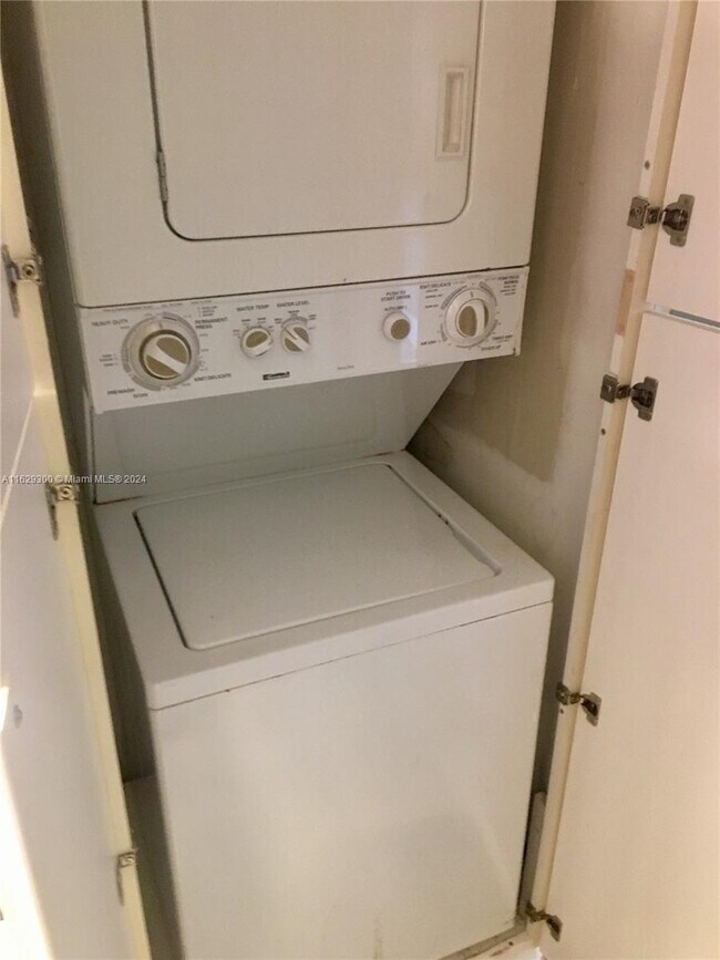 7601 Dickens Ave unit 202, Miami Beach, FL 33141 - photo 5