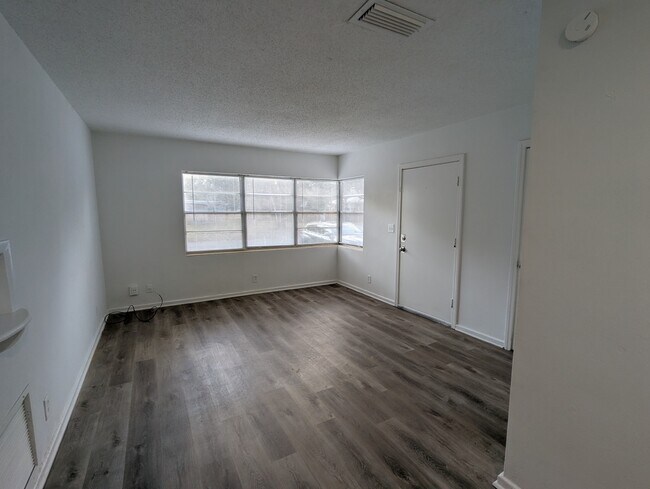 2211 Tegner Dr, Jacksonville, FL 32210 - photo 2