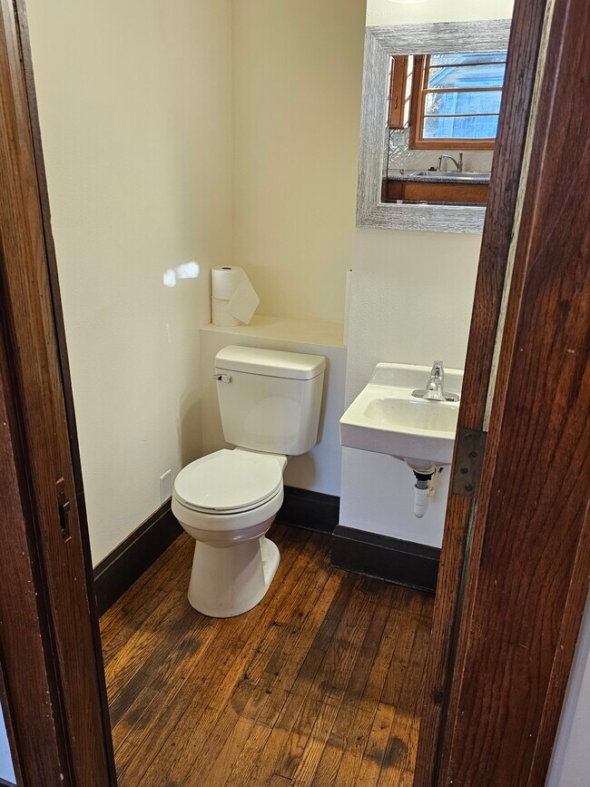 1926 7th St, Des Moines, IA 50314 - photo 4