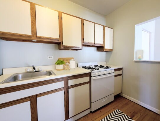 662 W Cornelia Ave unit 16, Chicago, IL 60657 - photo 2