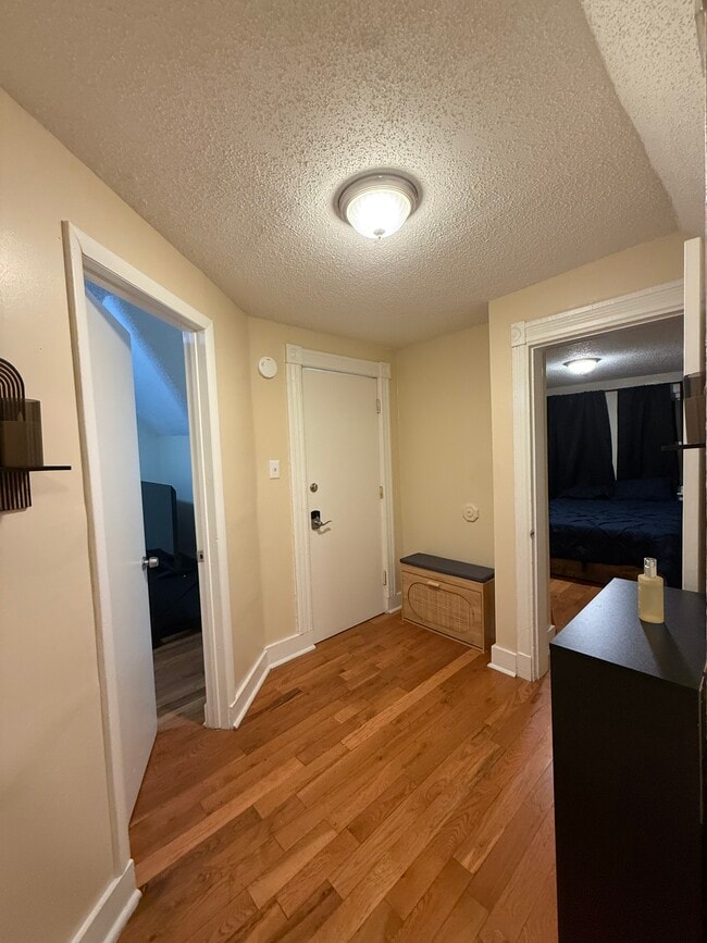 117 Lloyd St unit 3, New Haven, CT 06513 - photo 2