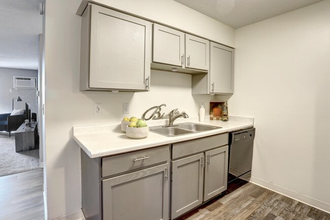 Paragon Apartments, Bloomington, MN 55438 - photo 3