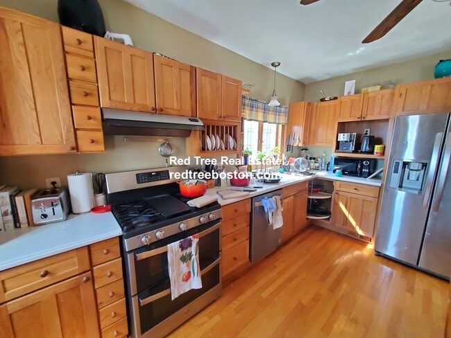 121 Lowell St unit 2, Somerville, MA 02143 - photo 6