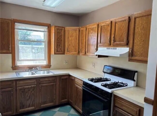 95 Oakland Ave unit . 1, Pawtucket, RI 02861 - photo 4