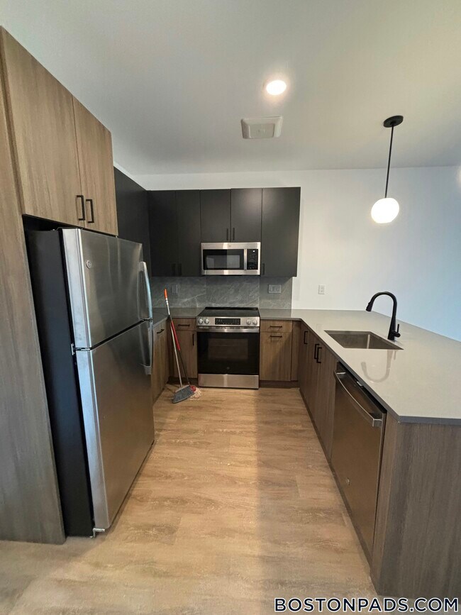 199 Gardner St Unit 109, Boston, MA 02132