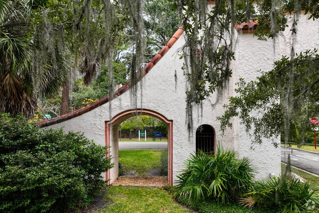 Lafayette Park architecture reflects its historic charm.