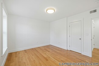 406 Columbia St Unit 1, Cambridge, MA 02141