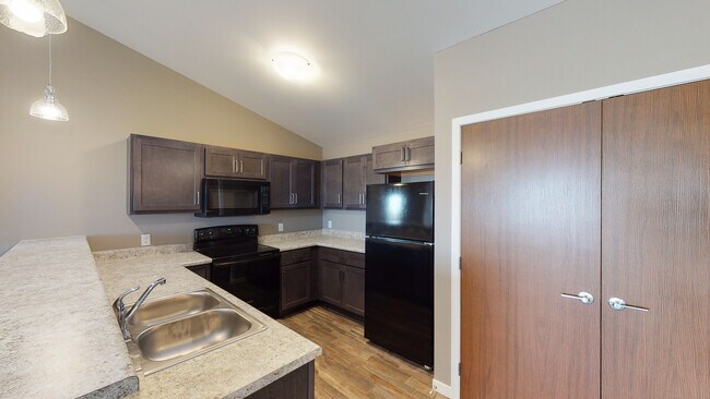 Pinnacle Point Apartments, Sioux Falls, SD 57107 - photo 5